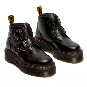 NWT Dr Martens Devon heart